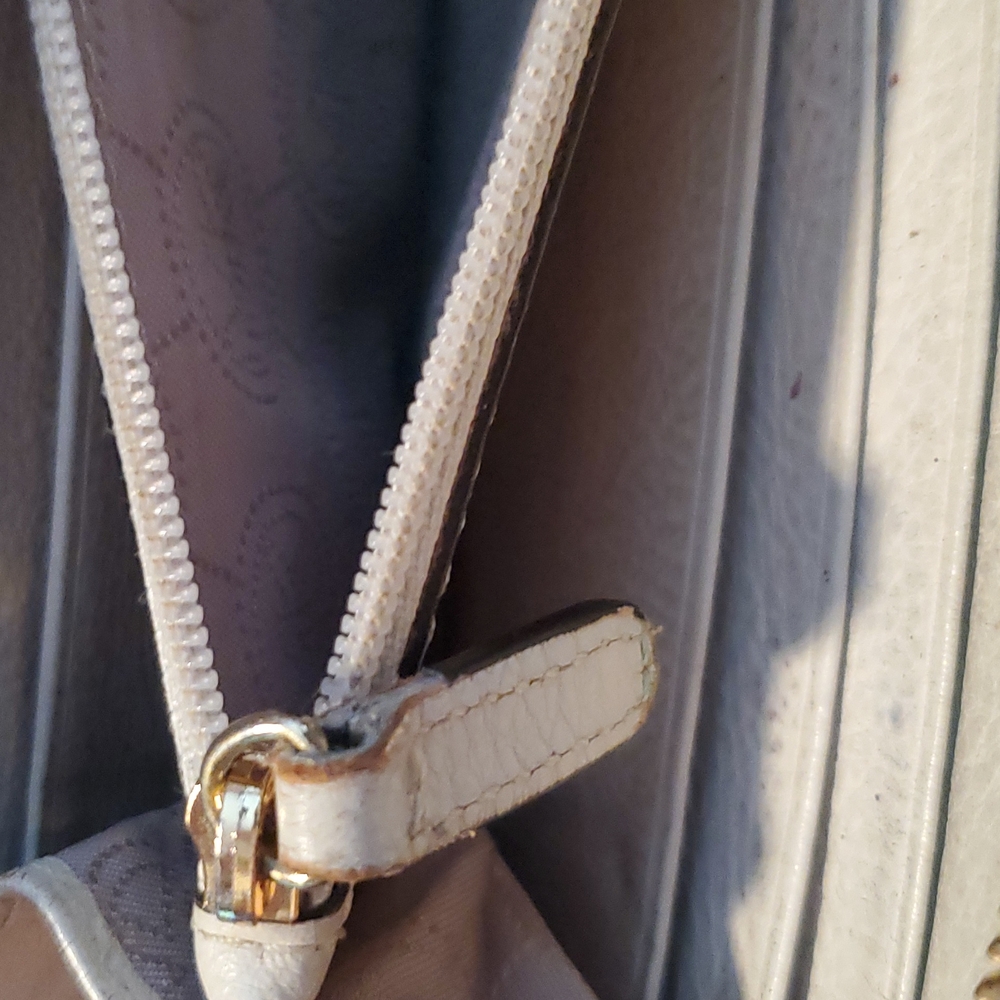 Michael Kors Wallet - Picture 6 of 9